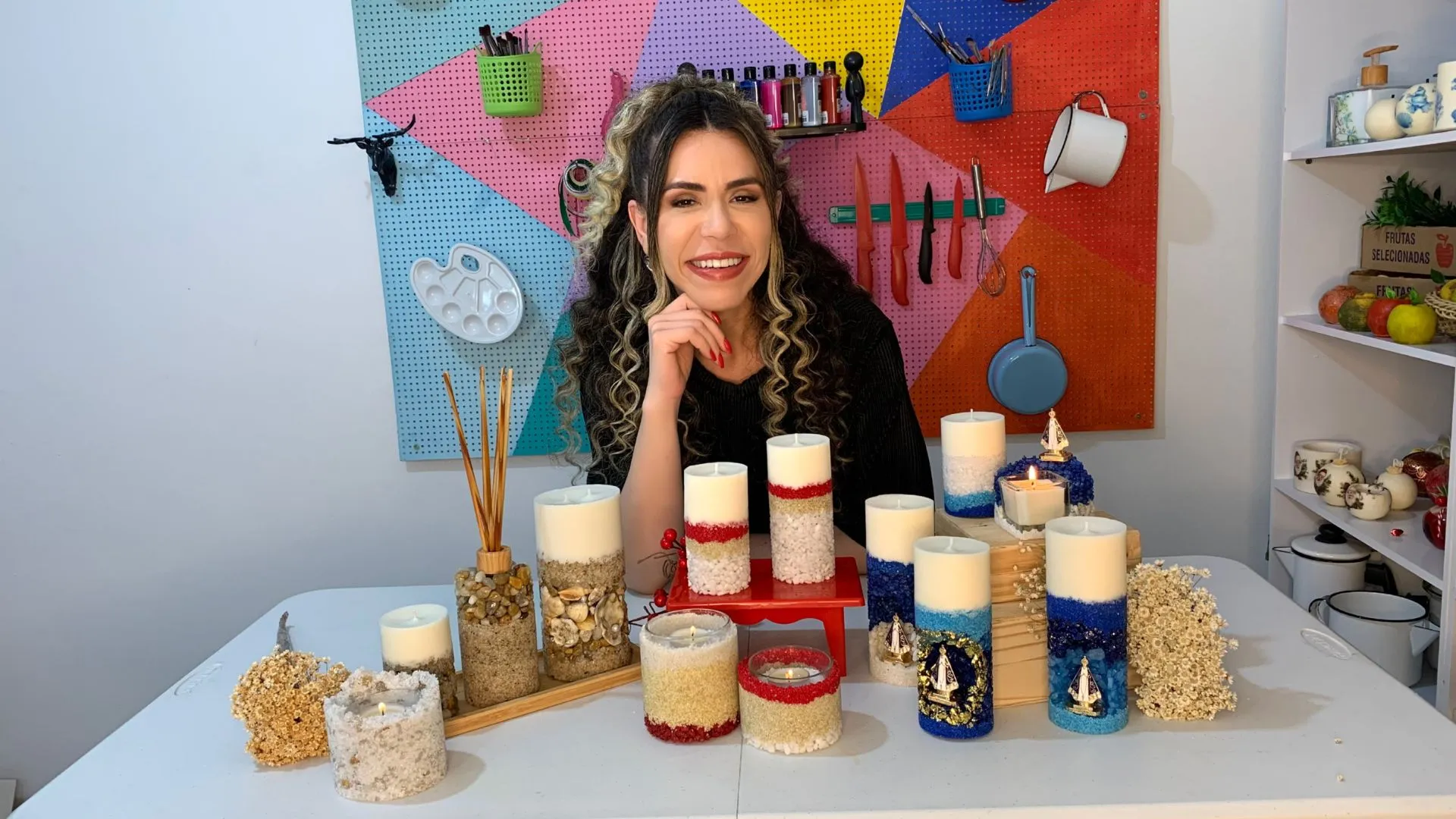 Imagem do curso Curso Pedras e Resina - Aprenda a fazer peças incríveis com resina e pedras naturais em casa.